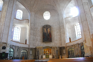 聖十字架教会の内部
