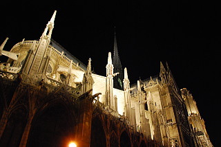夜のノートルダム大聖堂・横