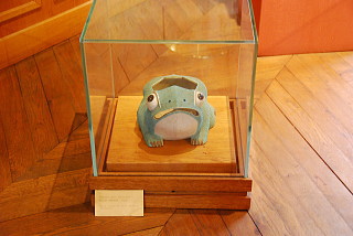 サンジェルマン・アン・レーのドビュッシー記念館。蛙の置物