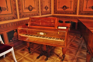 サンクトペテルブルグ 音楽博物館・ピアノ グリンカ