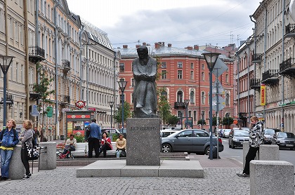 サンクトペテルブルグ ドストエフスキーの像
